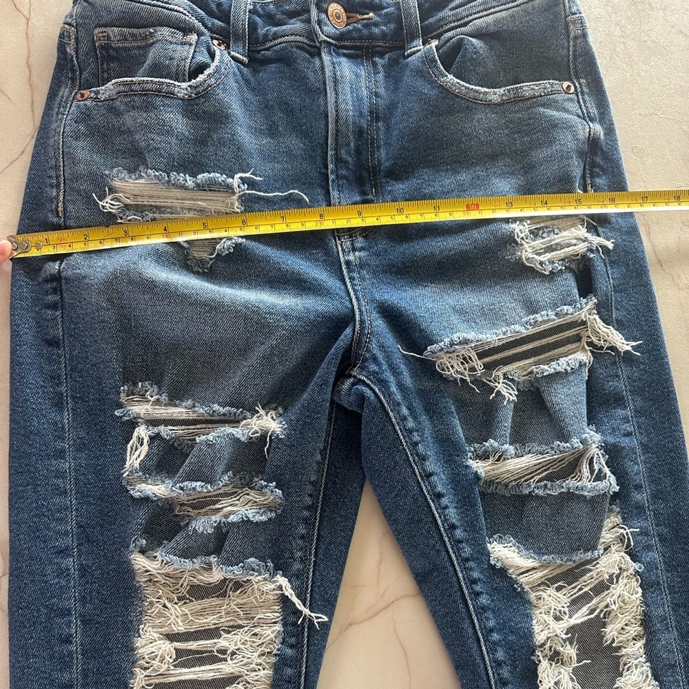 American Eagle Distressed Mom Jeans size 2 - Picture 11 of 14
